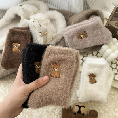 🎁New Year Special Deals £9.99!!⚡Buy 1 Get 3 Pairs⚡50K+ SOLD!💖Women's Cute Warm Highland Cow Embroidered Plush Socks