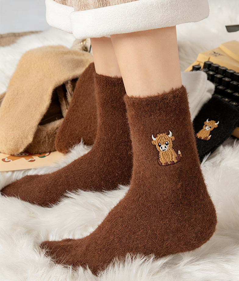 🎁New Year Special Deals £9.99!!⚡Buy 1 Get 3 Pairs⚡50K+ SOLD!💖Women's Cute Warm Highland Cow Embroidered Plush Socks