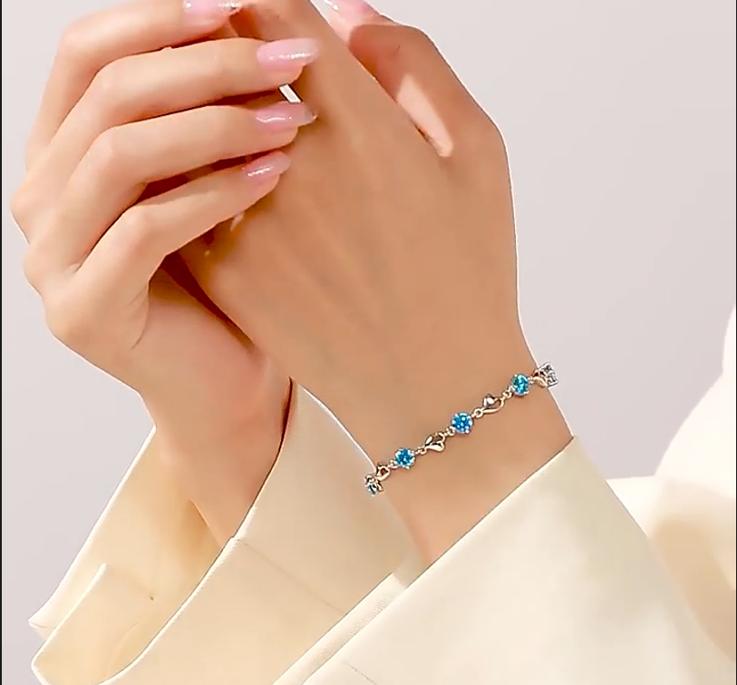 💥Buy 3 Get 1 Free✨Elegant Sparkling Lucky Clover Bracelet🍀